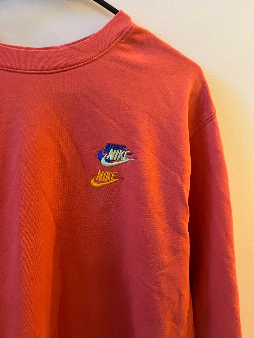 Nike Sportswear Embroidered Logo Crewneck Sweatshirt Orange Coral Size Large